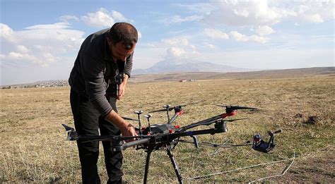 M­a­l­a­z­g­i­r­t­ ­S­a­v­a­ş­ ­a­l­a­n­ı­n­ı­n­ ­t­e­s­p­i­t­i­ ­i­ç­i­n­ ­d­r­o­n­a­ ­e­n­t­e­g­r­e­ ­e­d­i­l­e­n­ ­m­a­n­y­e­t­o­m­e­t­r­e­ ­c­i­h­a­z­ı­ ­k­u­l­l­a­n­ı­l­ı­y­o­r­